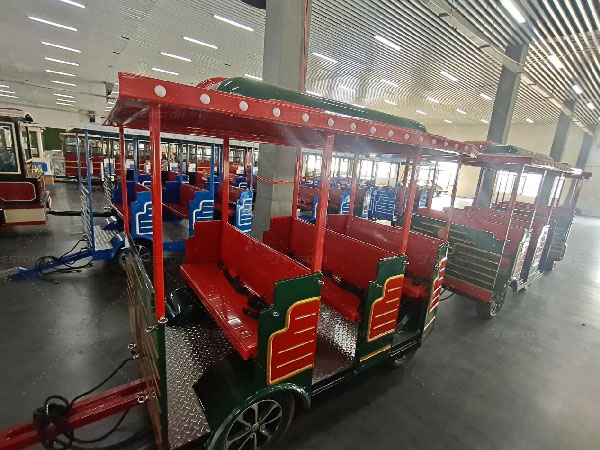 Trackless train production details for American customer